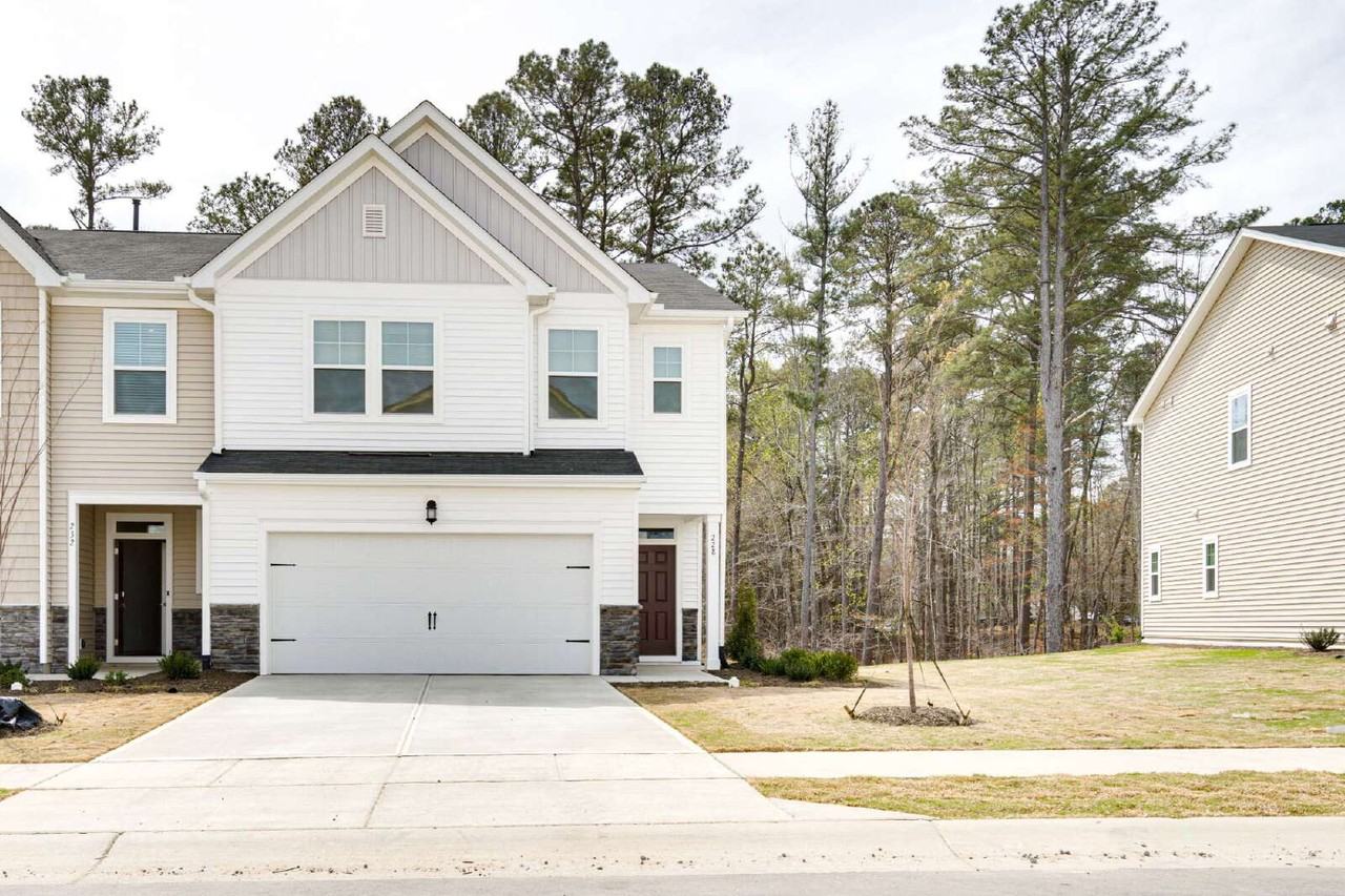 228 Garden Vine Trl - Photo 2 of 46