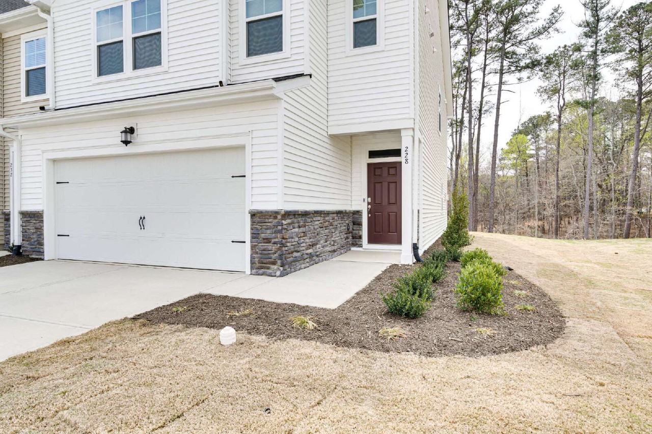 228 Garden Vine Trl - Photo 3 of 46