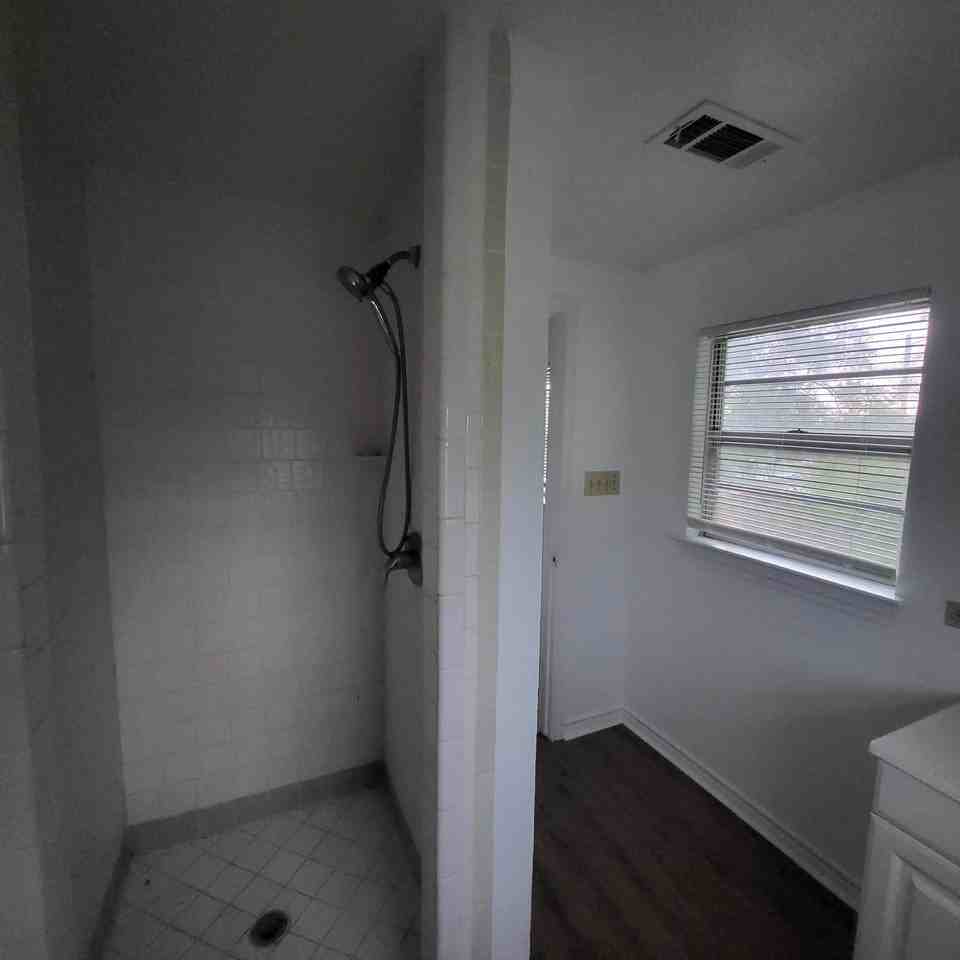 702 8th St #2 - Photo 7 of 7