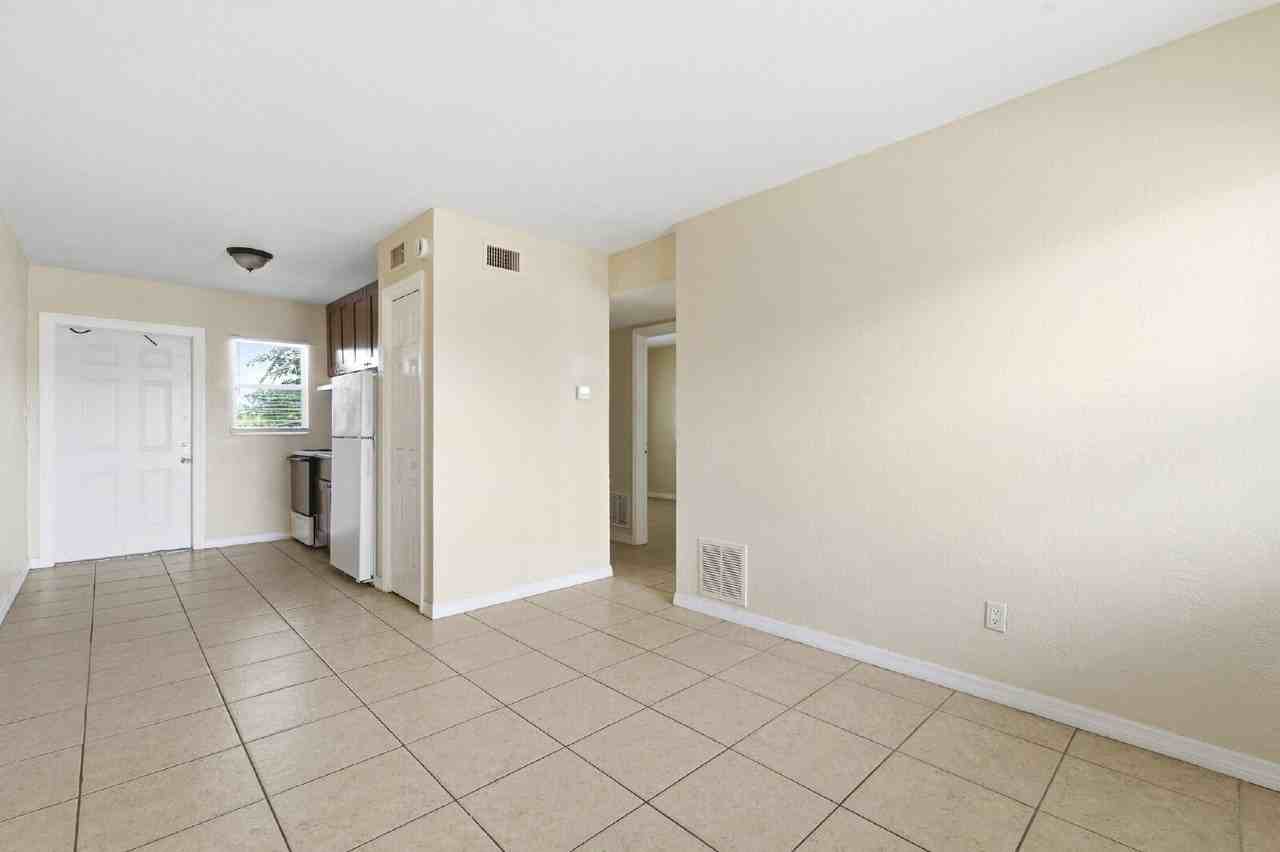 1799 Russell St S #3 - Photo 7 of 33
