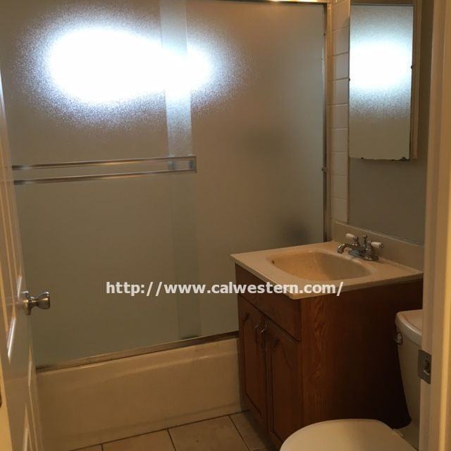 728 Drake St - Photo 3 of 8