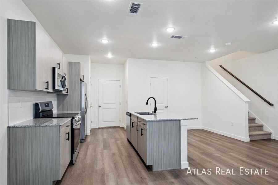 646 Homestead Ave #13-646 - Photo 7 of 50