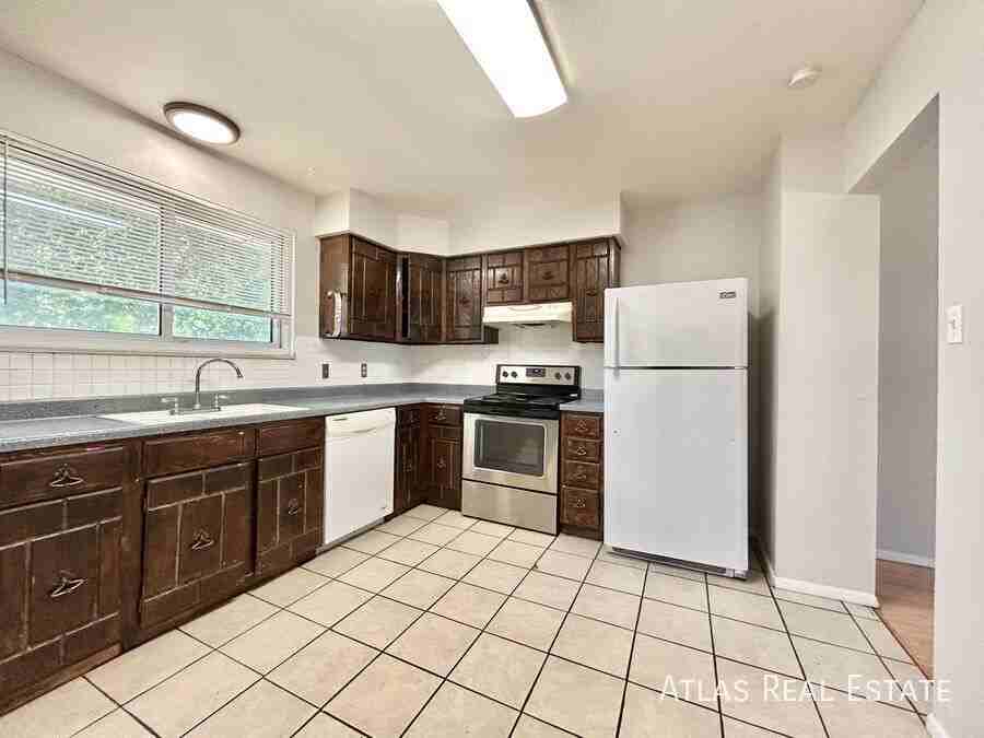 12494 Edwards Pl - Photo 4 of 16