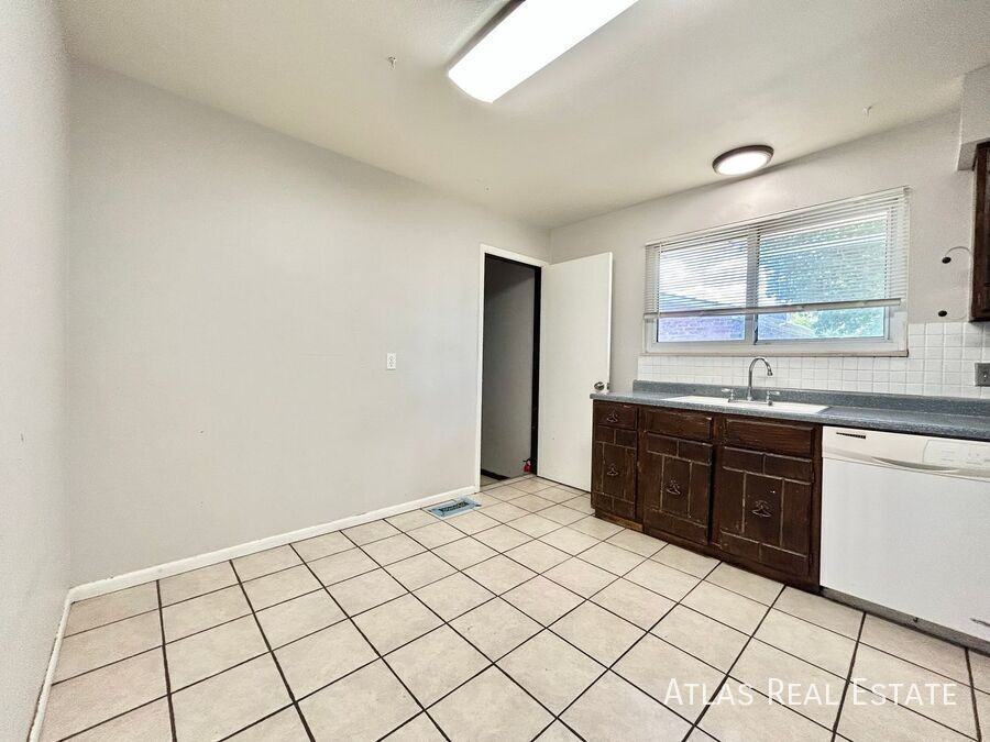 12494 Edwards Pl - Photo 5 of 16