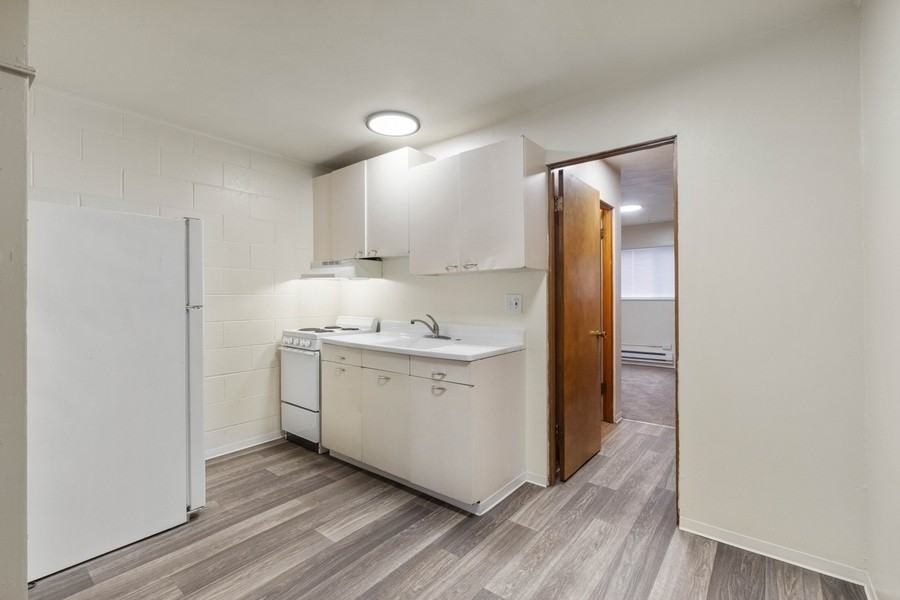 3228 S Union Ave #220 - Photo 3 of 19