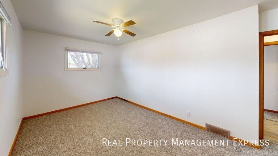 607 E 10th St - Photo 7 of 21