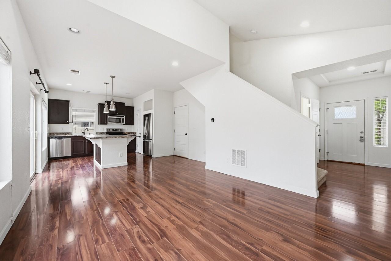 5256 Andes St - Photo 5 of 30