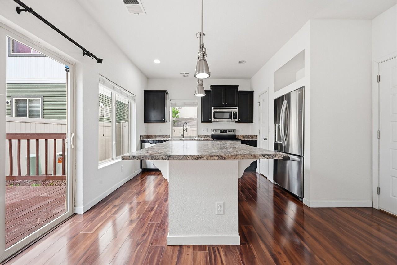 5256 Andes St - Photo 6 of 30