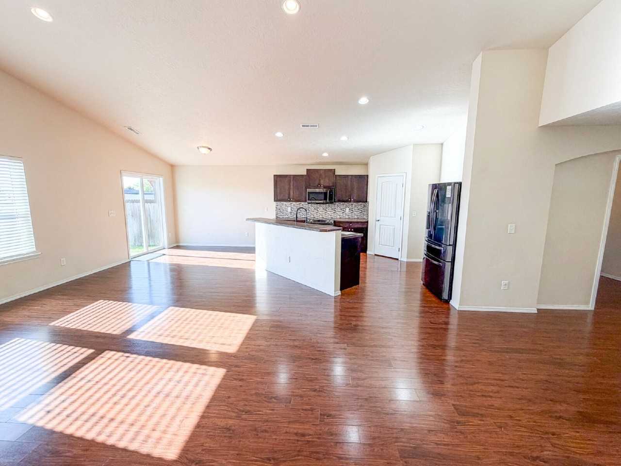 406 Bridgeport Ave - Photo 2 of 20