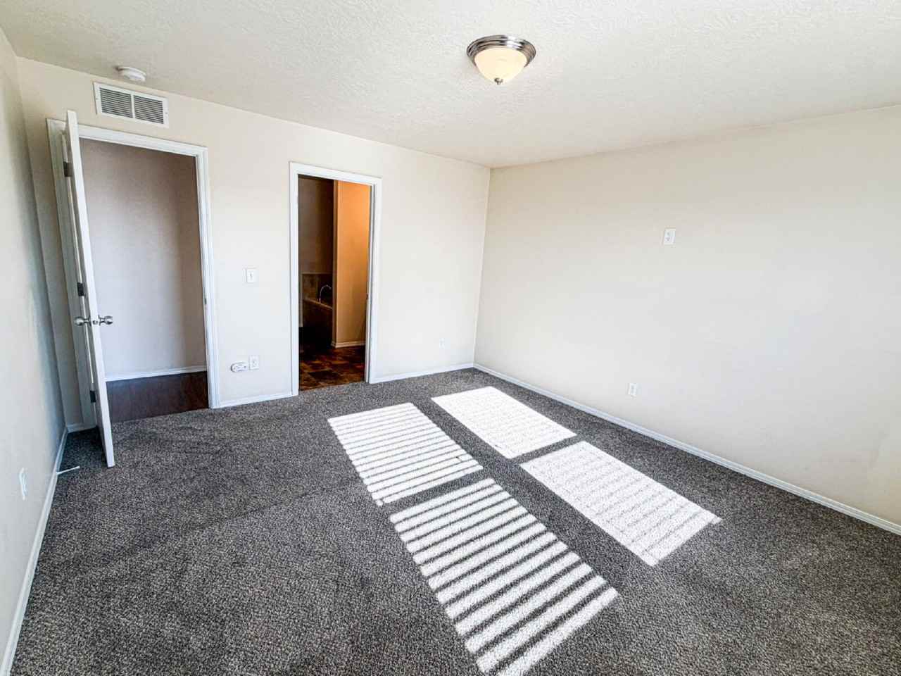 406 Bridgeport Ave - Photo 4 of 20