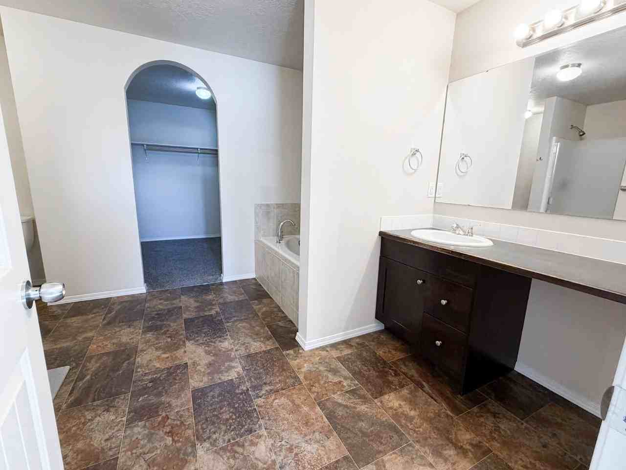 406 Bridgeport Ave - Photo 5 of 20