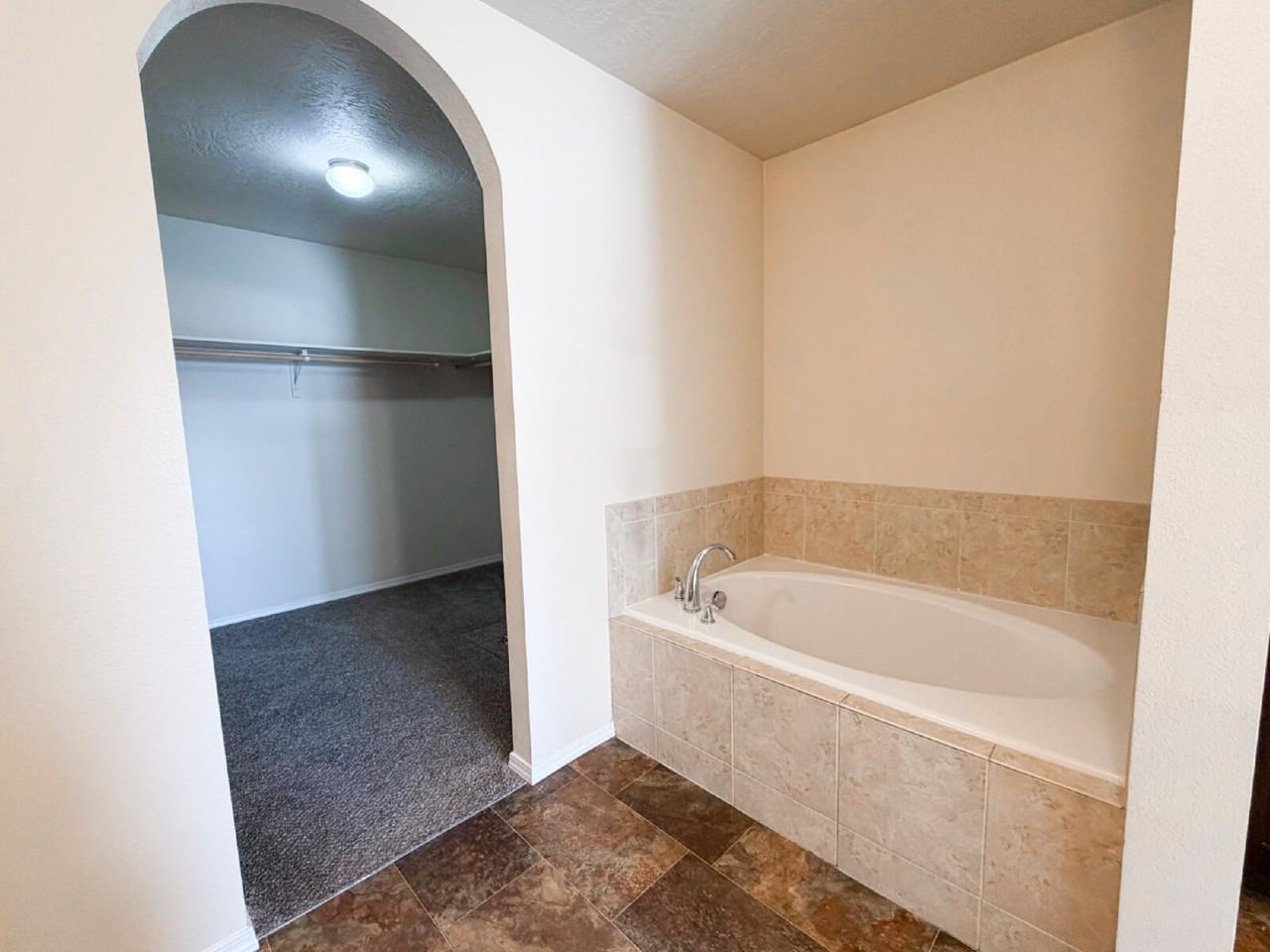 406 Bridgeport Ave - Photo 6 of 20
