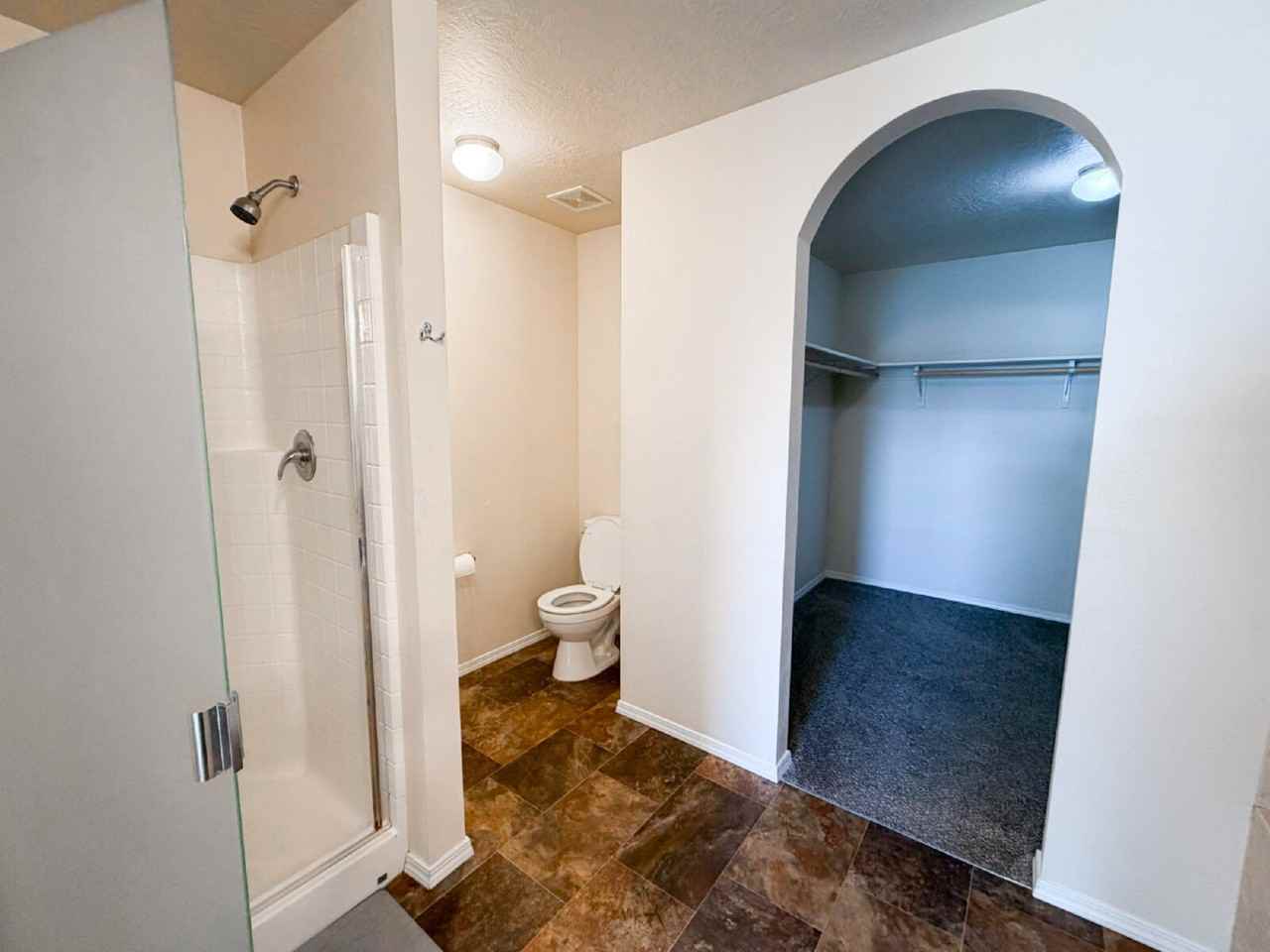 406 Bridgeport Ave - Photo 7 of 20