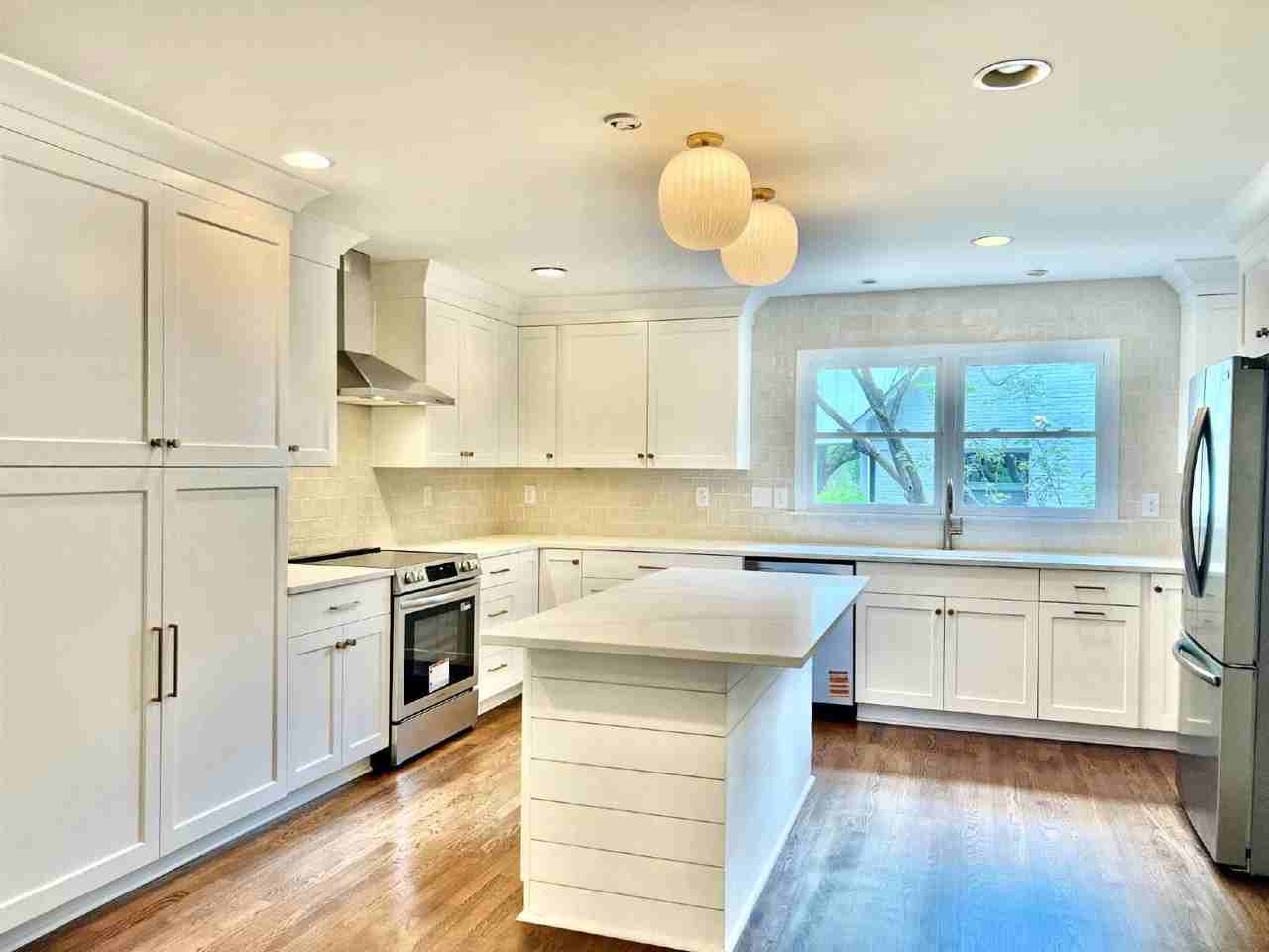 6414 Greencove Dr - Photo 4 of 48