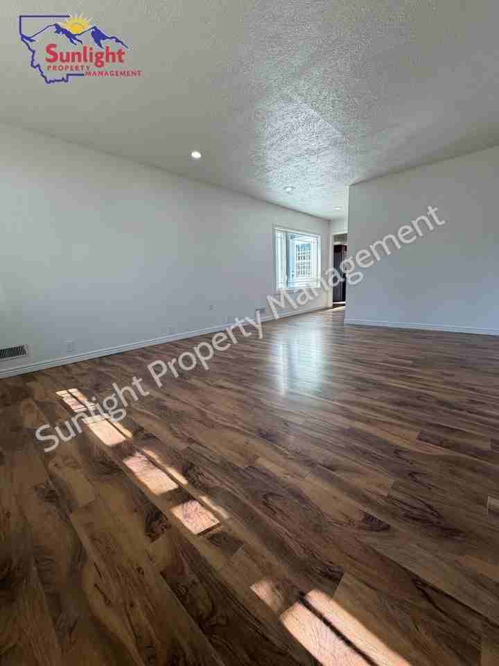 2228 Maple St - Photo 2 of 21