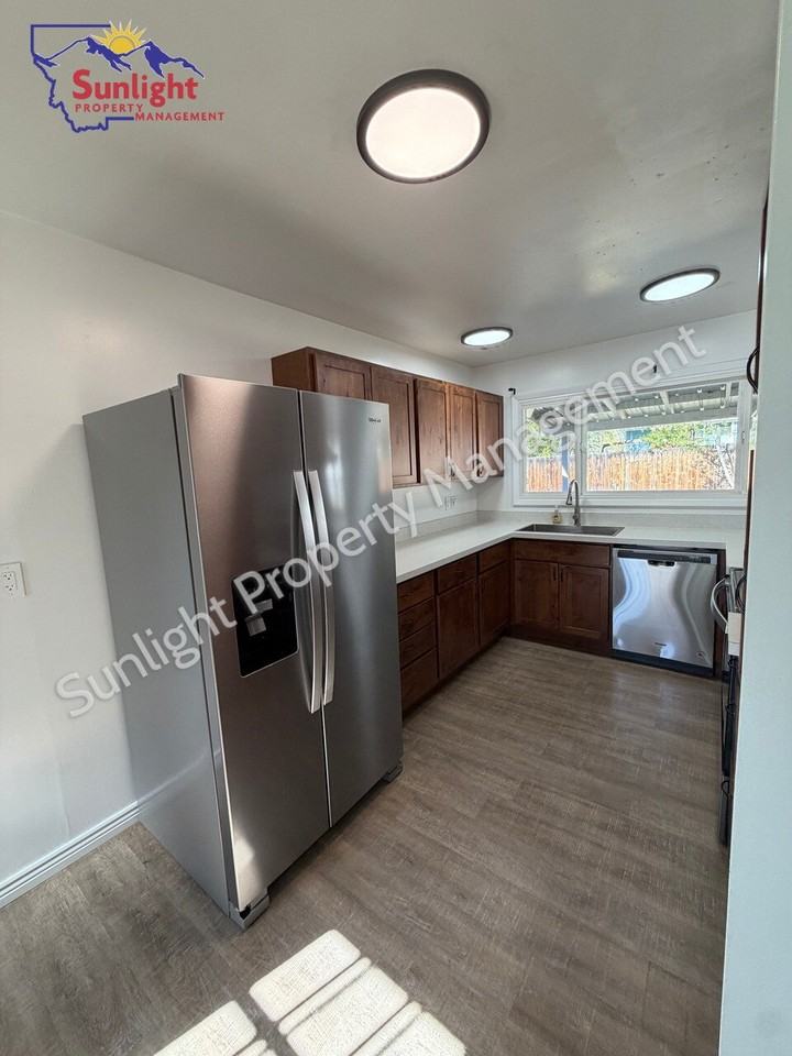 2228 Maple St - Photo 6 of 21