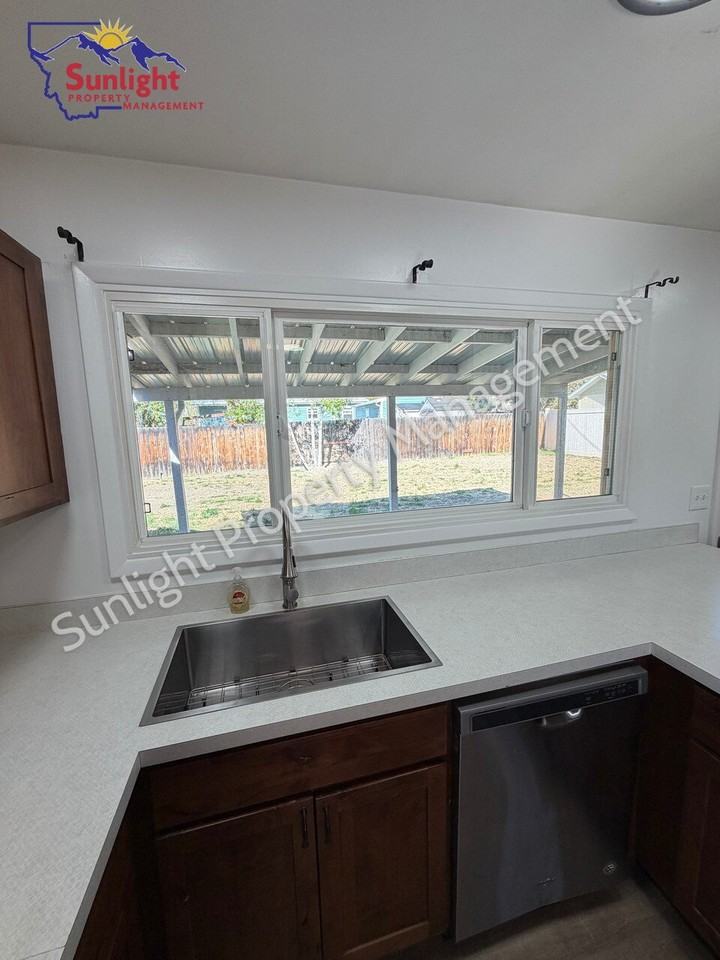 2228 Maple St - Photo 7 of 21