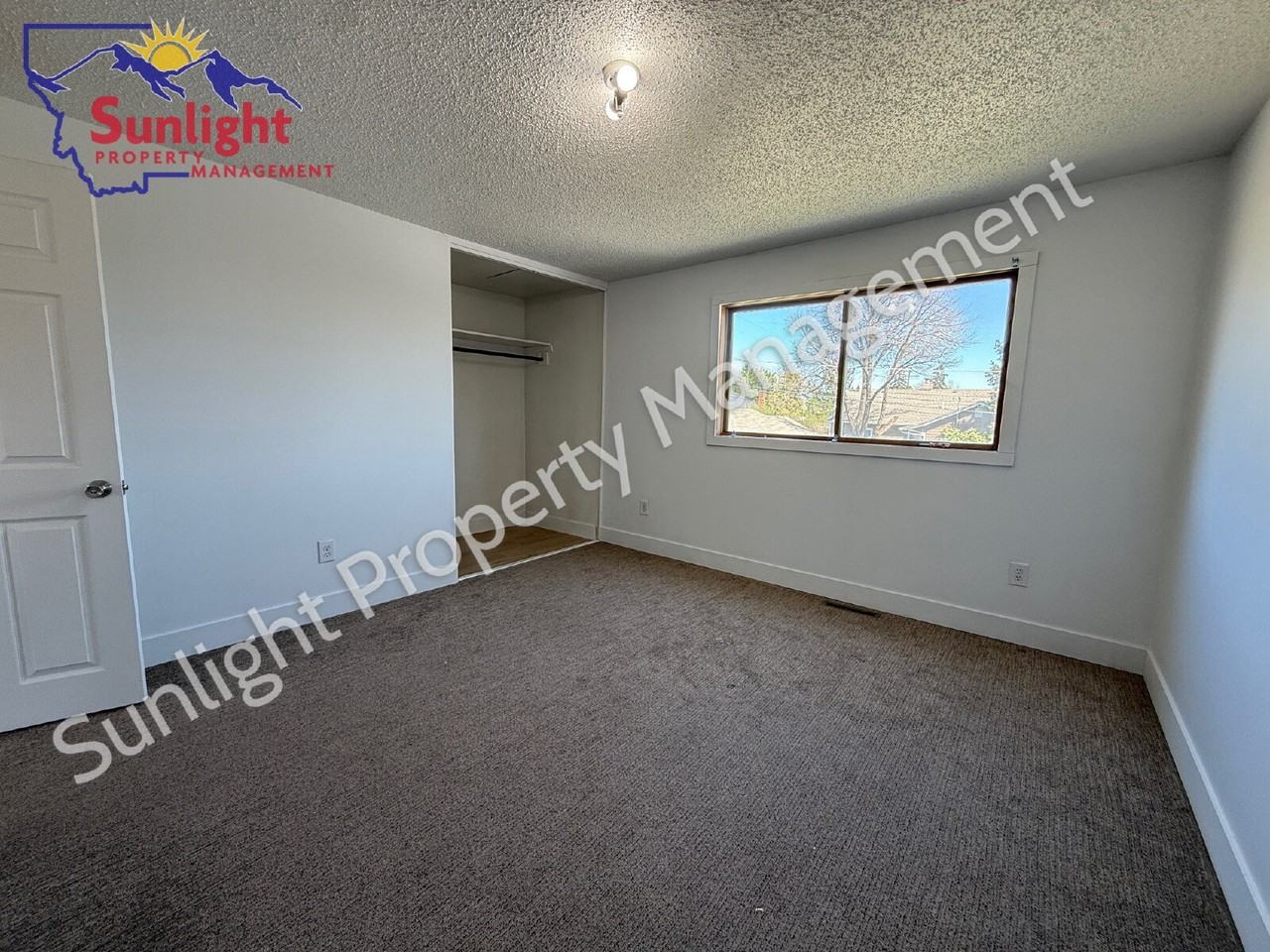 513 Avenue D - Photo 4 of 8