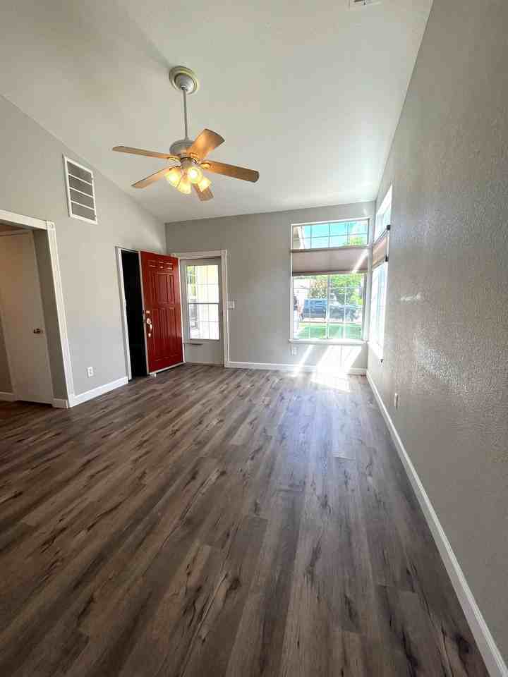 76 Mary Ct - Photo 4 of 23