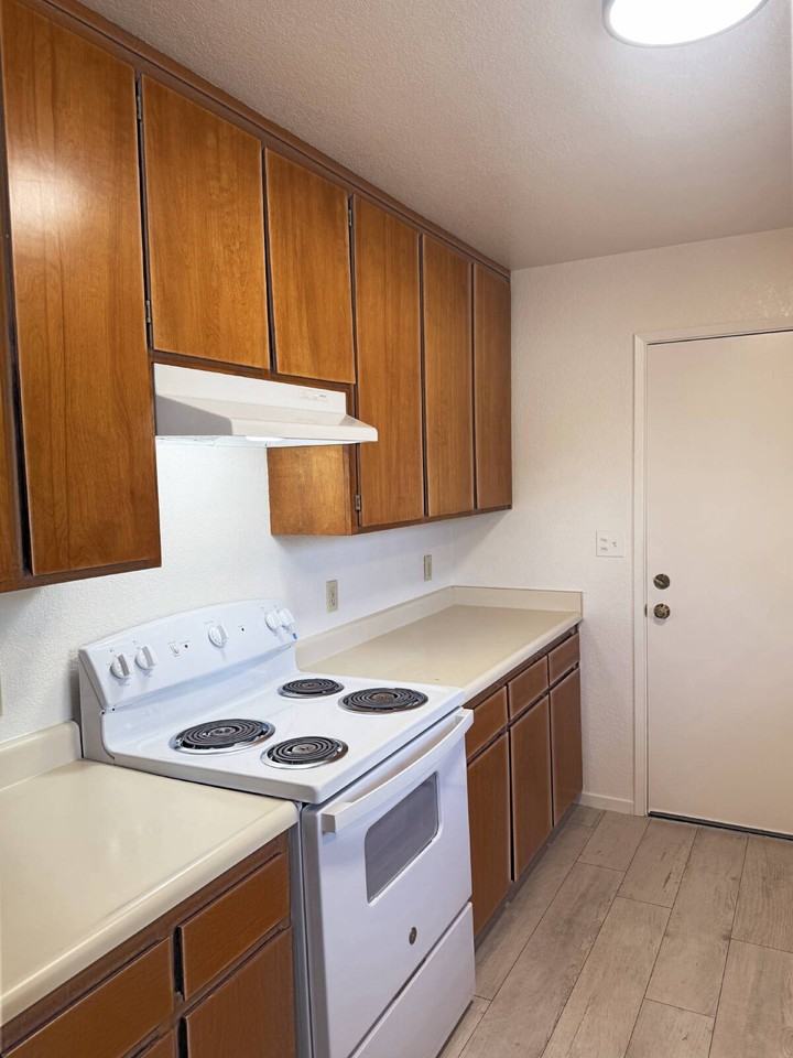 249 W Macarthur St - Photo 4 of 29