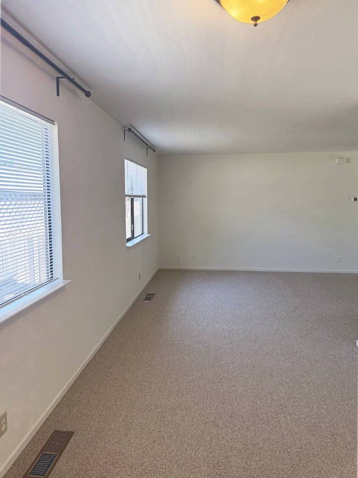 249 W Macarthur St - Photo 7 of 29
