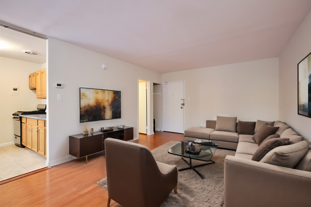 2710 Macomb St Nw #218