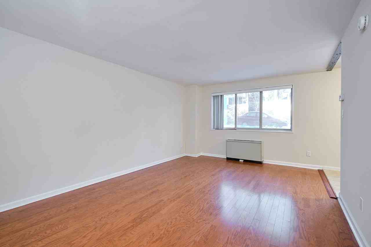 2710 Macomb St Nw #218 - Photo 4 of 11