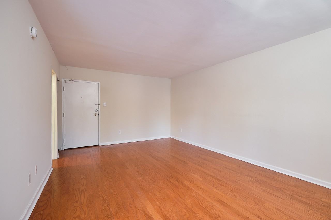2710 Macomb St Nw #218 - Photo 5 of 11