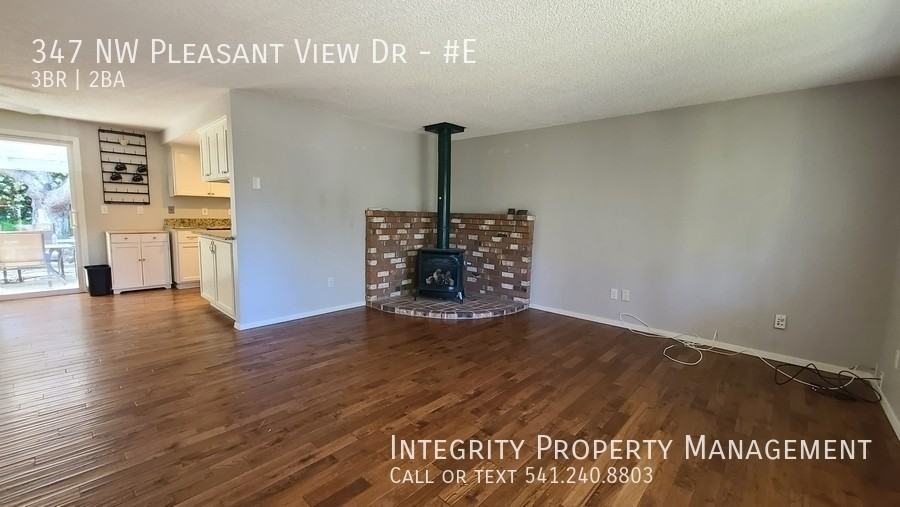 347 Nw Pleasant View Dr #E - Photo 4 of 21