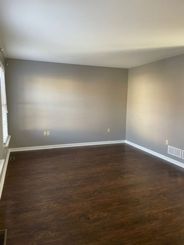 4163 Kittatinny Dr - Photo 4 of 12