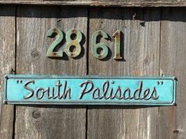 featured image of 2861 S Palisades Ave