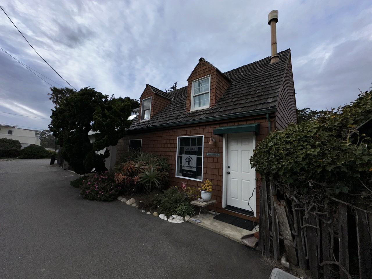 2861 S Palisades Ave - Photo 2 of 35