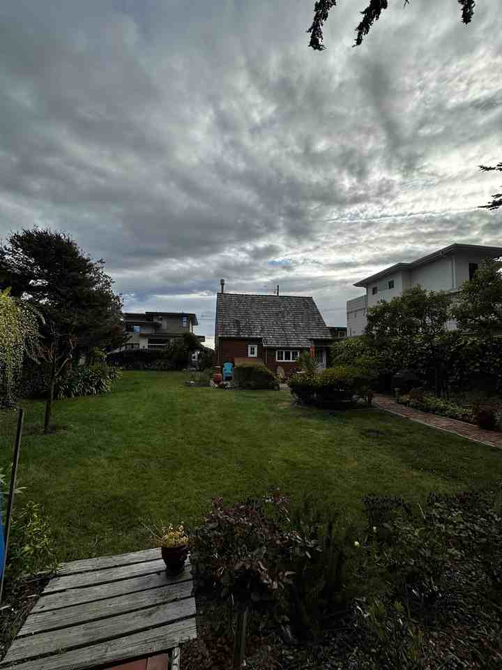 2861 S Palisades Ave - Photo 4 of 35