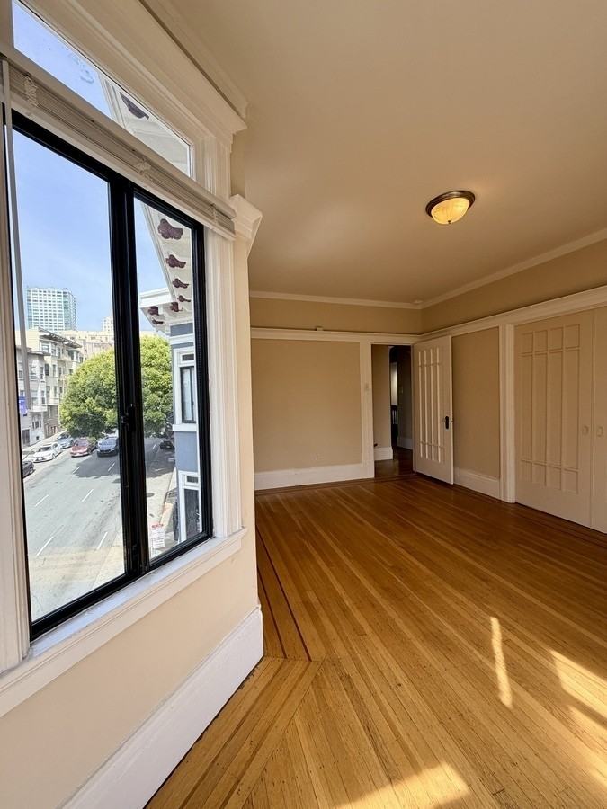 1385 Pine St - Photo 4 of 11