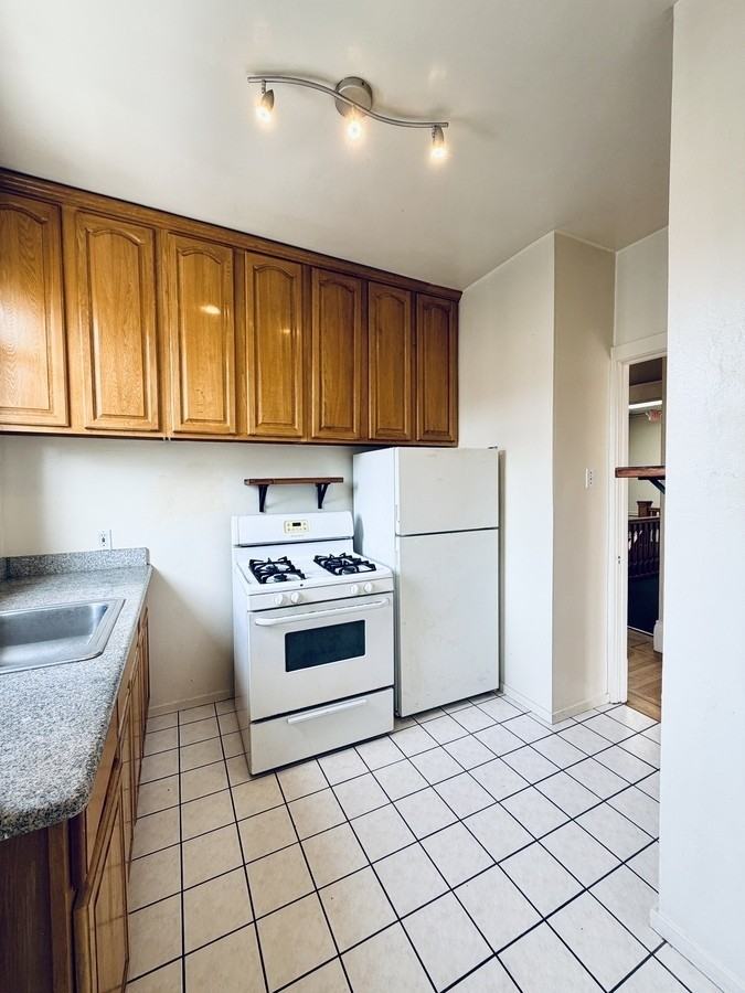 1385 Pine St - Photo 7 of 11