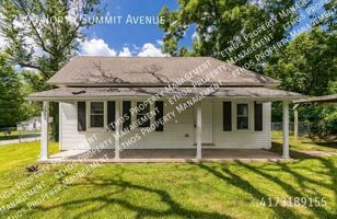 featured image of 2500 N Summit Ave