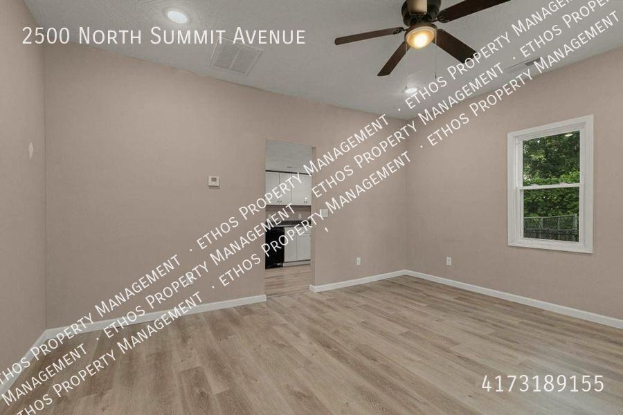 2500 N Summit Ave - Photo 3 of 10
