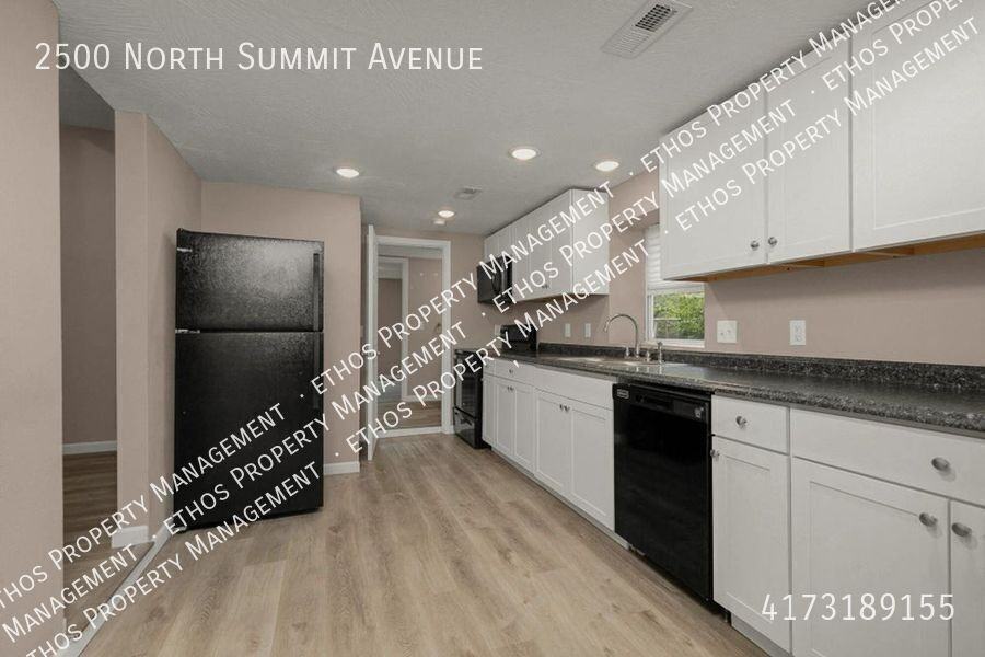 2500 N Summit Ave - Photo 5 of 10