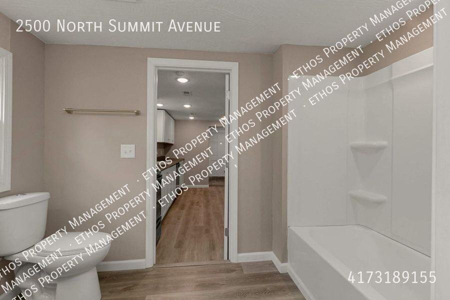 2500 N Summit Ave - Photo 6 of 10