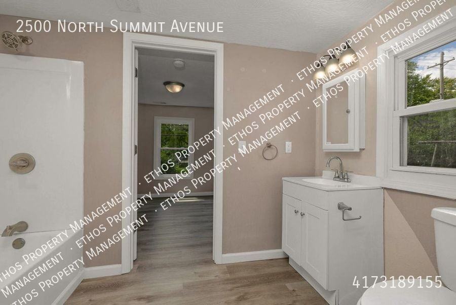 2500 N Summit Ave - Photo 7 of 10