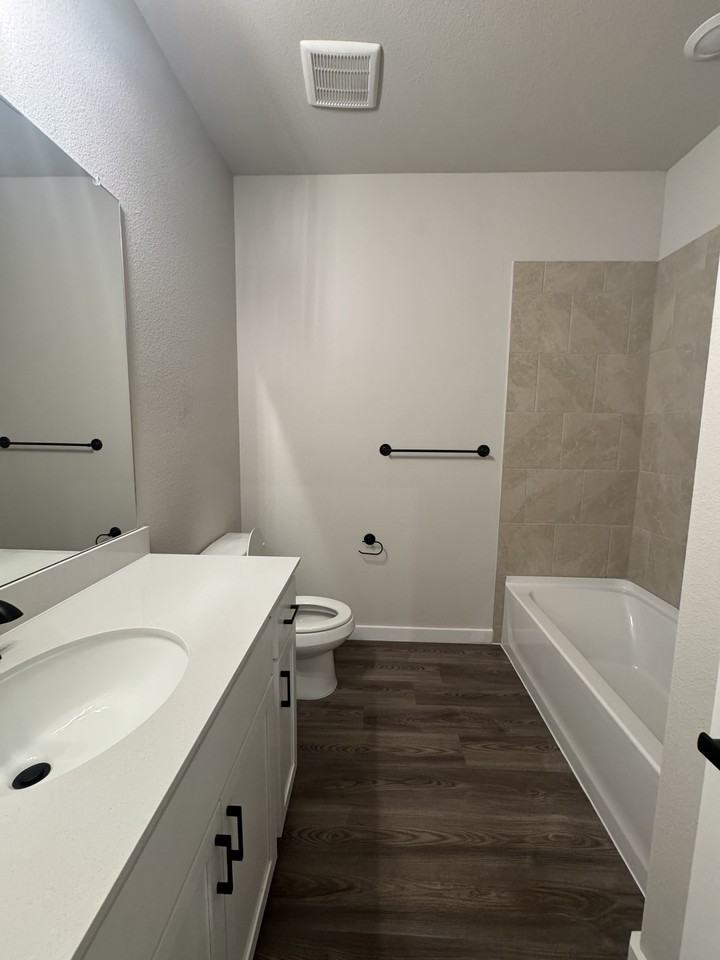 1622 Governors Blvd #1 - Photo 5 of 19
