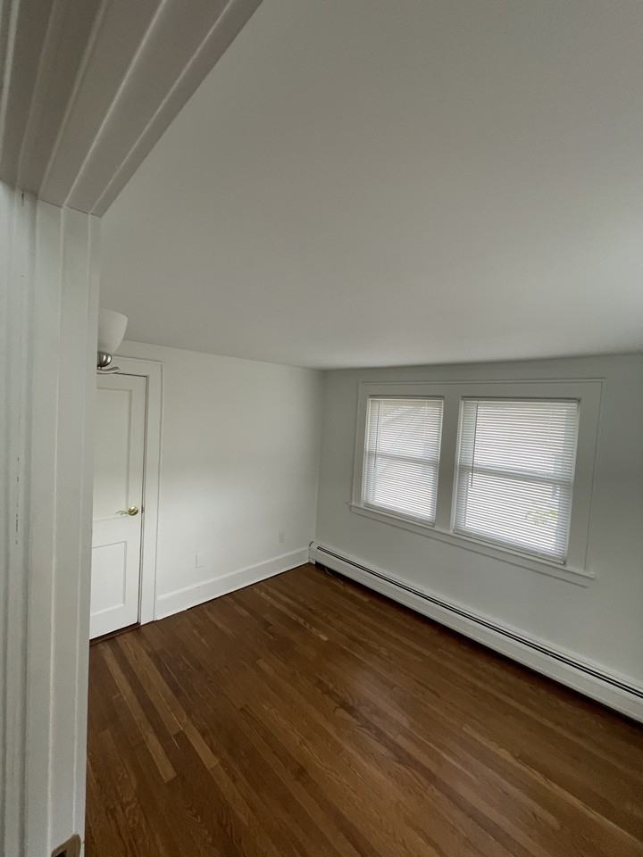 3 Grandview Ave #2 - Photo 4 of 7