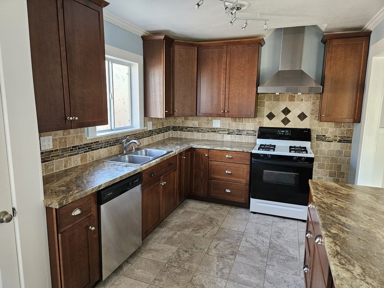 4359 Elmwood Ct #NA - Photo 3 of 12