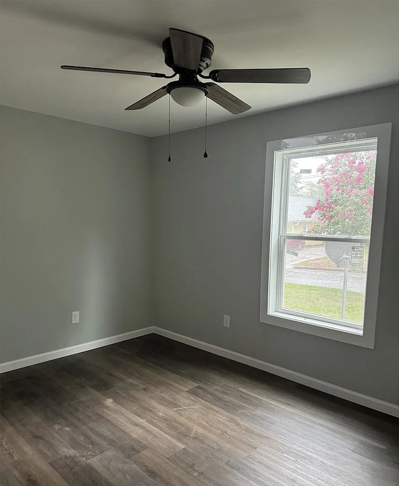 161 Cannon Ave Nw #NA - Photo 4 of 5