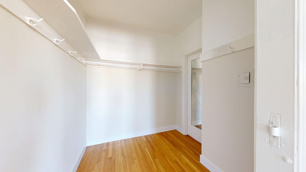 1935 Franklin St #402 - Photo 5 of 15
