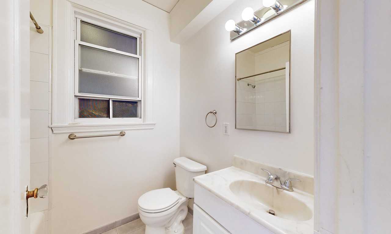 1935 Franklin St #402 - Photo 6 of 15