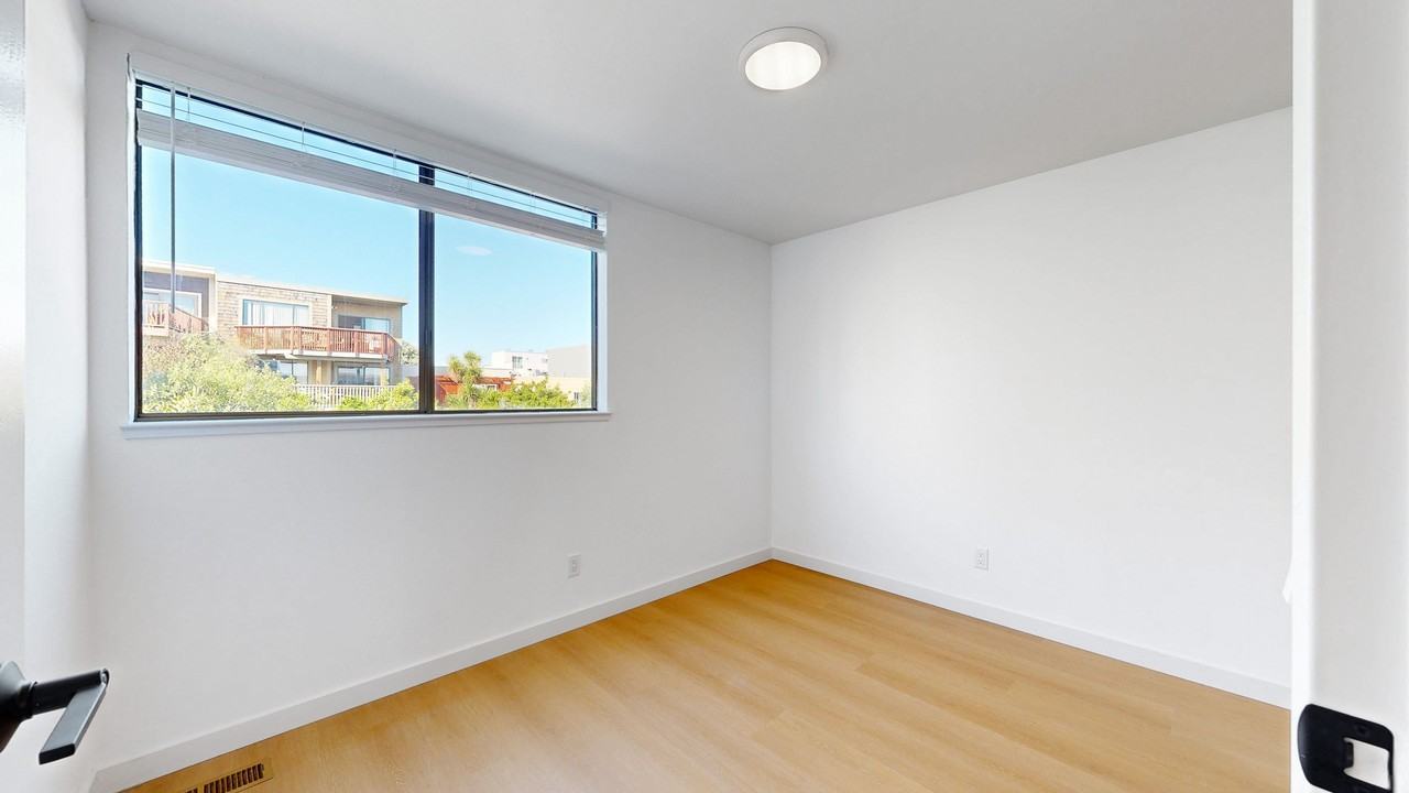 2031 Castro St #31 - Photo 7 of 16
