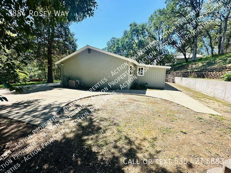 3884 Rosey Way - Photo 4 of 48