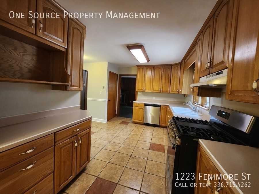 1223 Fenimore St - Photo 3 of 38
