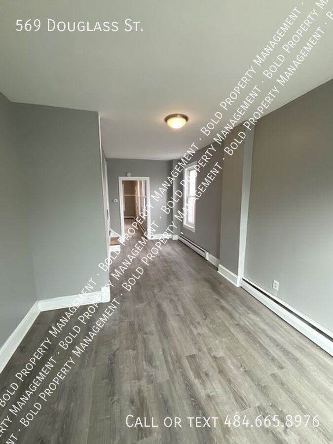 569 Douglass St - Photo 2 of 20